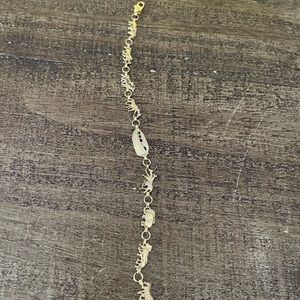 10k good Noah’s arc bracelet. Good condition